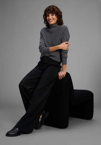 LAURA SCOTT Sweater in Grey