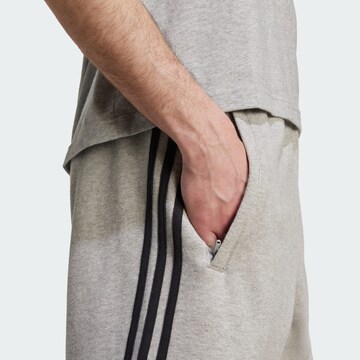 ADIDAS ORIGINALS Свободный крой Штаны 'Adicolor' в Серый