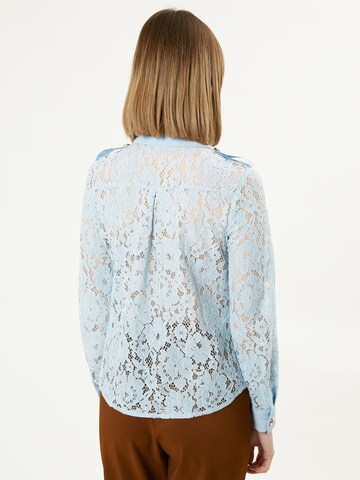 Influencer Blouse in Blue