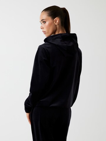 GUESS Sweatshirt in Schwarz