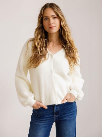 IVY BEAU Knit cardigan 'IVY Beau Heleen vest off white' in White: front