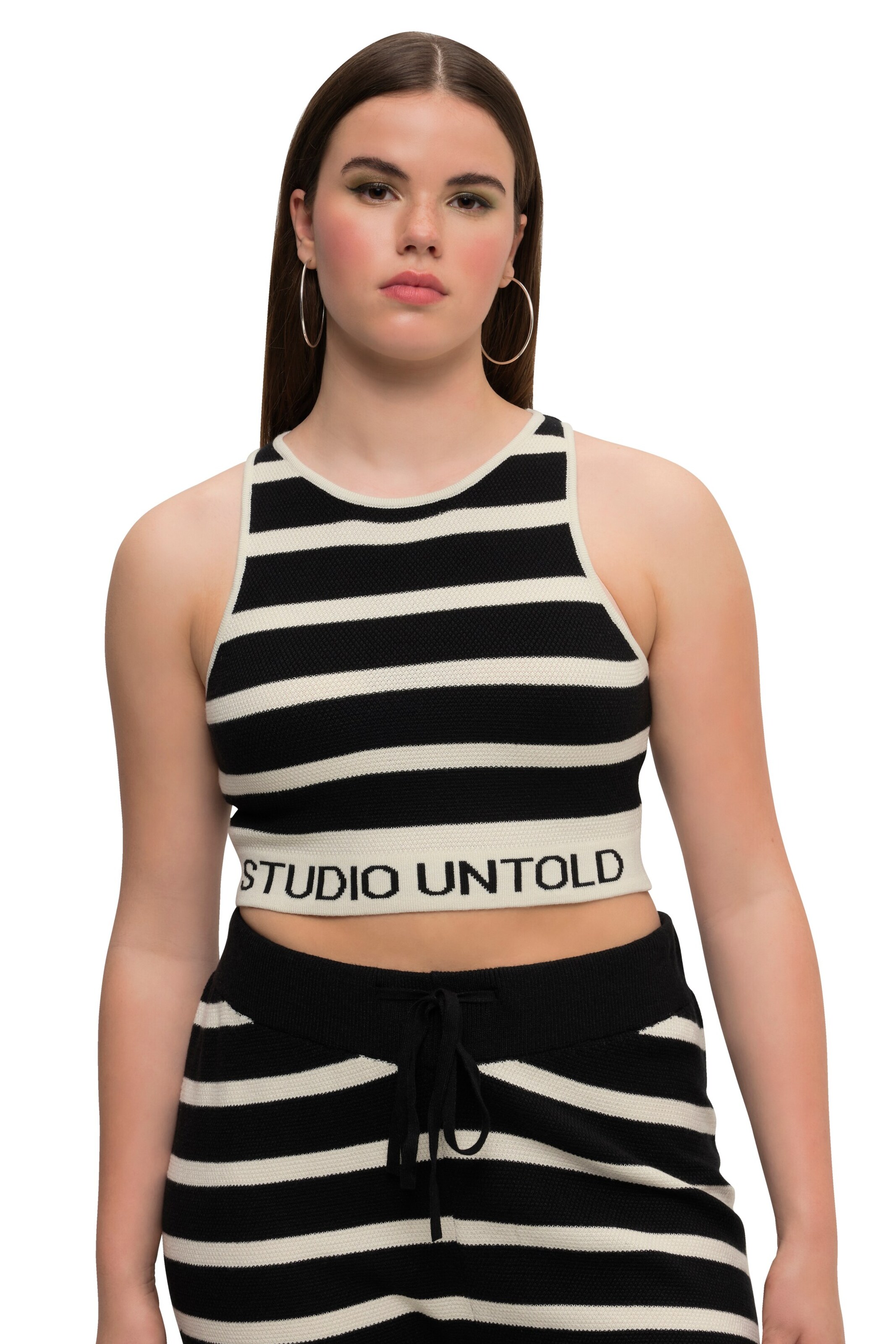 Studio Untold Top in Schwarz: Vorderseite