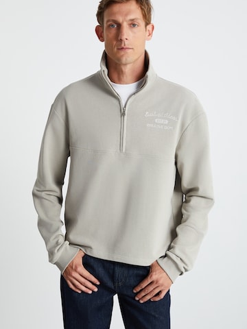 Grimelange Суичър в зелено: отпред