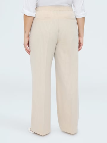 regular Pantaloni di Fiorella Rubino in beige