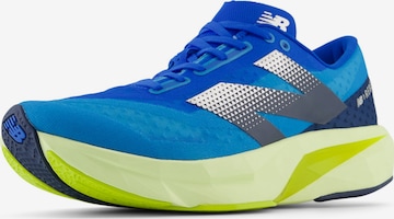 Chaussure de course 'FuelCell Rebel v4' new balance en bleu : devant