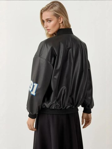 Bigdart Between-Season Jacket in Black