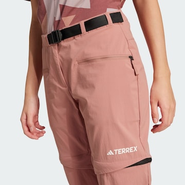 Effilé Pantalon de sport 'Utilitas' ADIDAS TERREX en rose