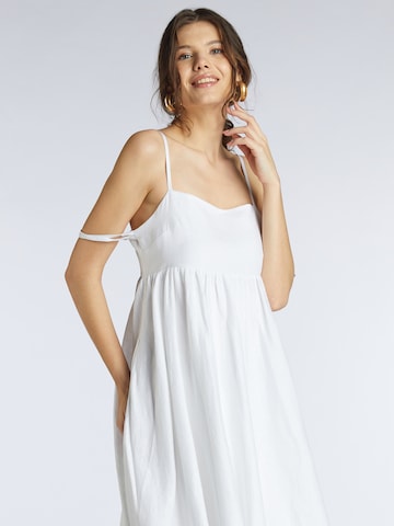 Robe d’été 'ARINI' KAN en blanc