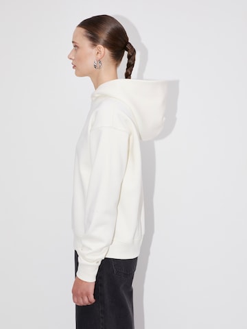 Sweat-shirt 'Clarissa' LeGer by Lena Gercke en blanc