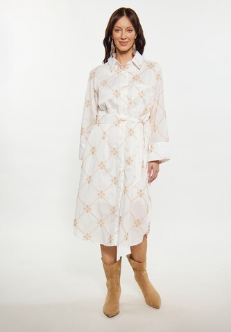 usha FESTIVAL - Vestido camisero en blanco: frente