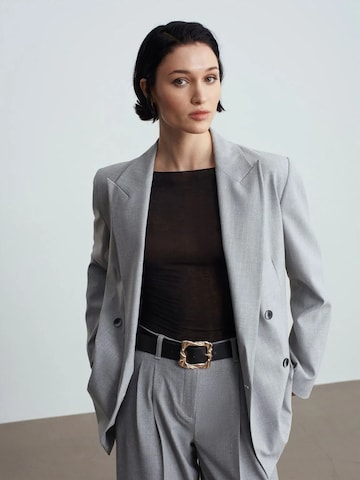 Blazer di Dilvin in grigio: frontale