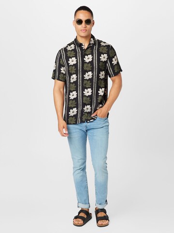 Coupe regular Chemise TOPMAN en noir