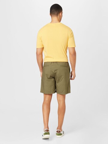 UNITED COLORS OF BENETTON Loosefit Shorts in Grün