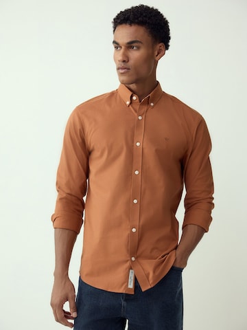 Next Regular fit Overhemd in Bruin: voorkant