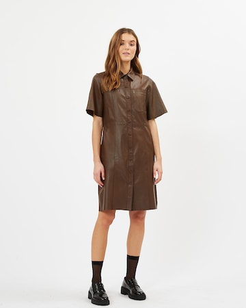Robe-chemise minimum en marron