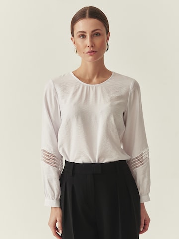 TATUUM Μπλούζα σε λευκό: μπροστά