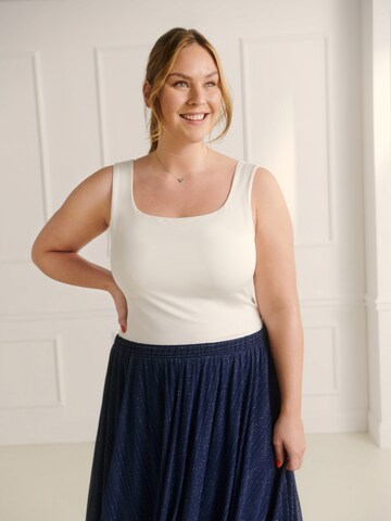 Guido Maria Kretschmer Curvy Top 'Pamela' in White: front