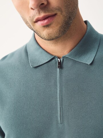 Tricou de la Next pe albastru