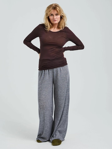 Seamless Basic Paita 'Elvira' värissä ruskea