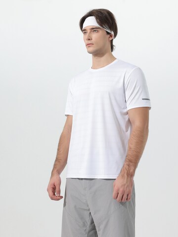 YOUTHUP Performance Shirt 'Kühlschicht' in White