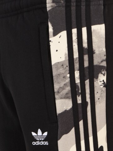 Regular Pantaloni 'Camo Series Sweat' de la ADIDAS ORIGINALS pe negru