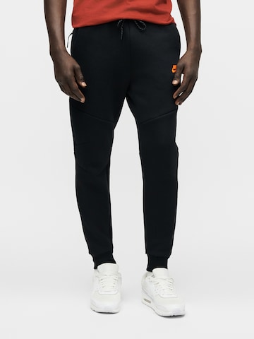 Nike Sportswear - Tapered Calças 'Tech Fleece' em preto: frente