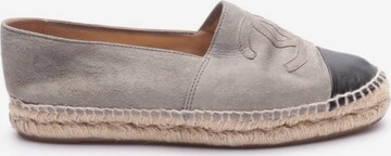 CHANEL Flats & Loafers in 38 in Grey: front