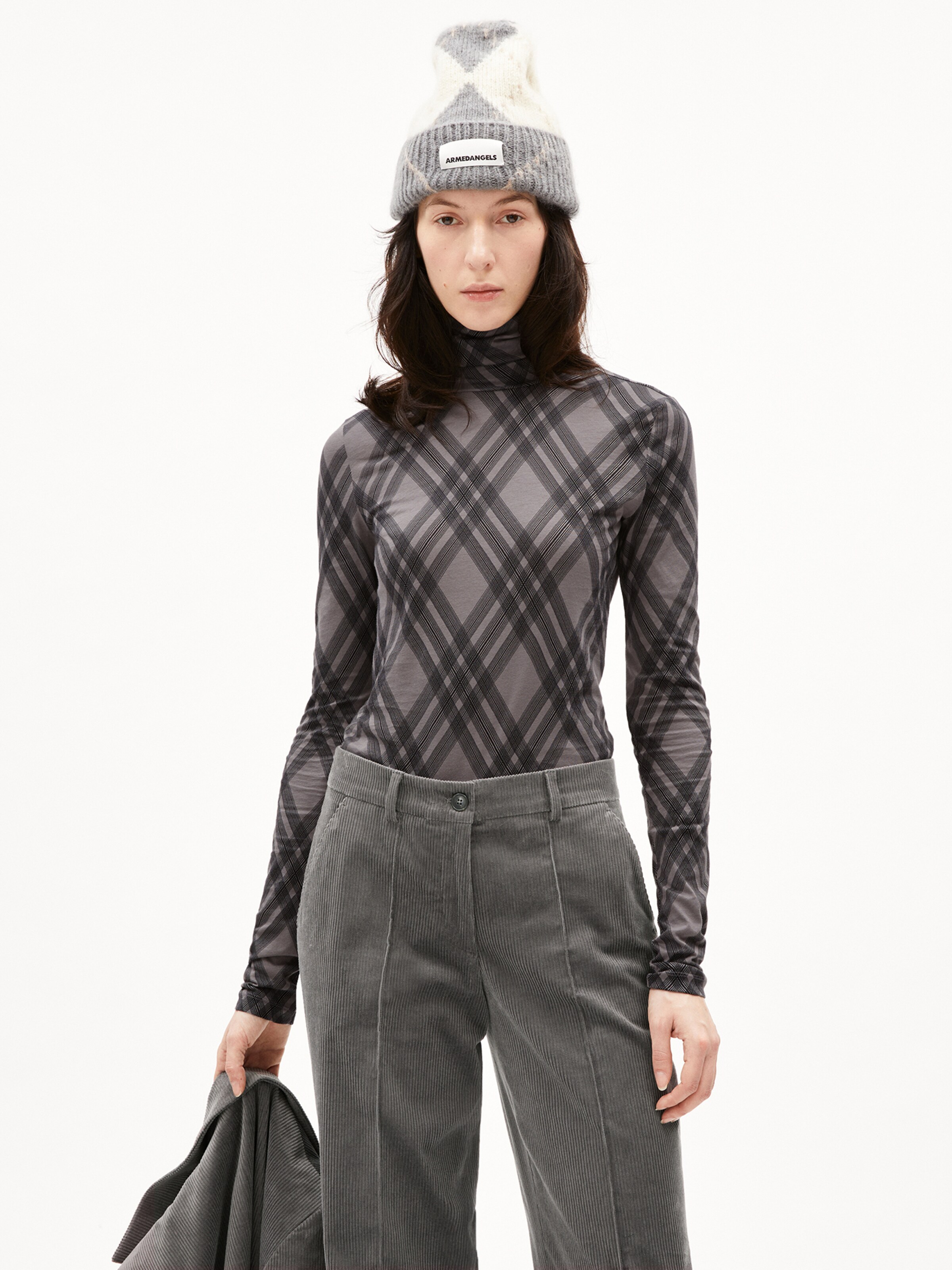 ARMEDANGELS Longsleeve ' GRAZILIAA ARGYLE ' in Schwarz: Vorderseite