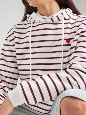 Felpa 'PCCHILLI' di PIECES in bianco