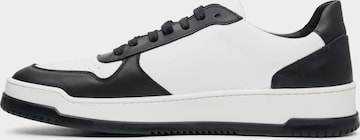 Sneaker bassa '09-4045' di Estro in nero: frontale