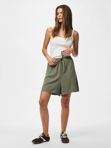 PIECES - regular Pantalón 'PCVinsty' en verde