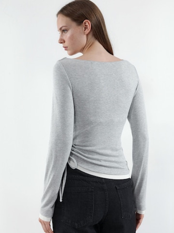 Hiccup Bluse‌‌‌ in Grau