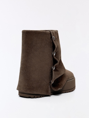 Boots Bershka en marron : derrière