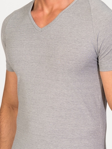 zd ZERO DEFECTS Unterhemd 'V-Neck T-Shirt Egiptian Cotton' in Grau