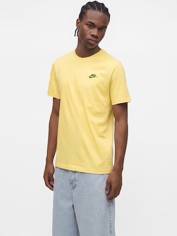 Nike Sportswear Regular fit Shirt 'CLUB' in Geel