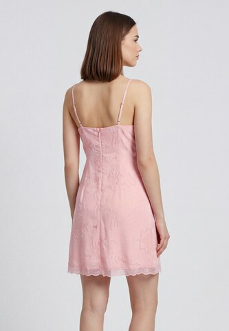 MYMO Dress in Pink