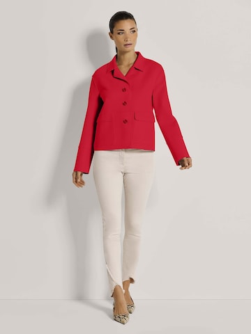 MADELEINE Bazer in Rot