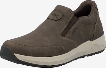 Chaussure basse Rieker en marron : devant