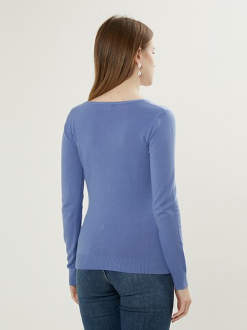 Influencer Pullover in Blau