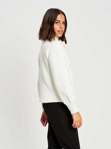 REUX Пуловер 'TANIA' в бяло