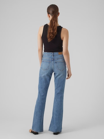 VERO MODA Flared Jeans 'SELMA' in Blauw