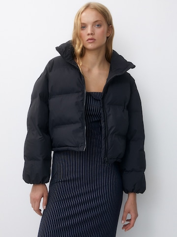 Pull&Bear Between-Season Jacket in Black: front