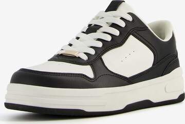 Bershka Sneaker in Schwarz: predná strana