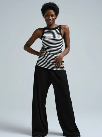 Seamless Basic Top 'Silky Daze' in Schwarz