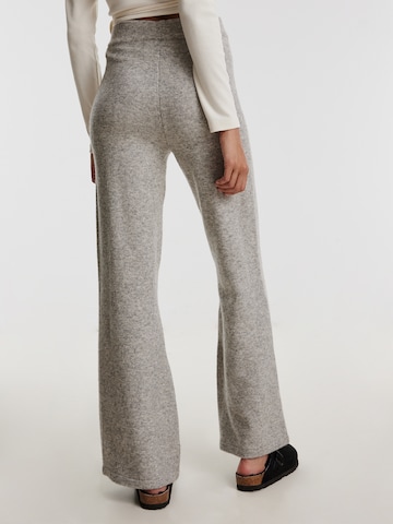 Bootcut Pantalon 'SEDA' EDITED en gris