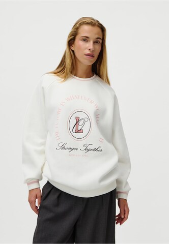 Felpa 'Alena Raglan' di OH APRIL in bianco: frontale