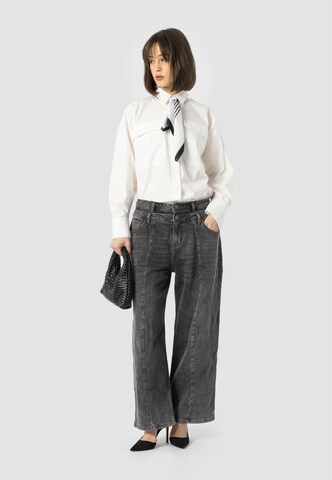 Loosefit Jeans 'Ava' di Elias Rumelis in grigio