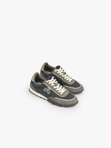 Scalpers Trainers in Grey