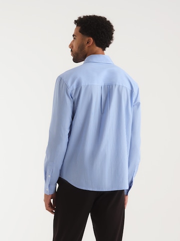 ABOUT YOU x Kevin Trapp Regular fit Button Up Shirt 'Nino' in Blue