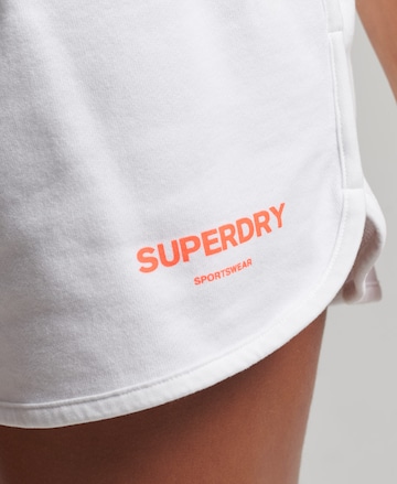 Regular Pantalon de sport Superdry en blanc